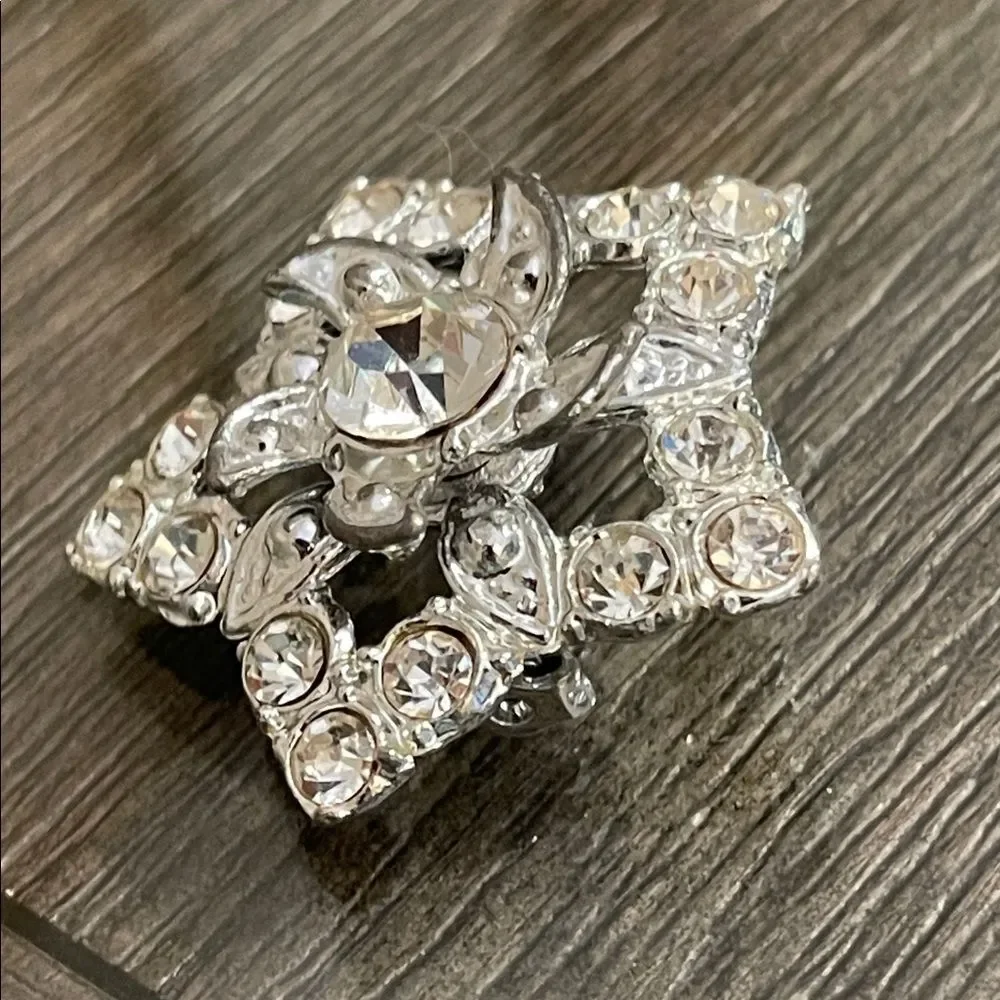 Vintage Star Shaped Silver-tone Rhinestone Crystal Brooch